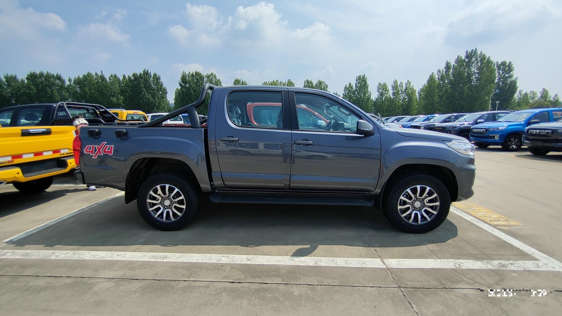 Nouveau pick-up 4x4 de marque chinoise Foton 6 couleurs à la main gauche et à la main droite
