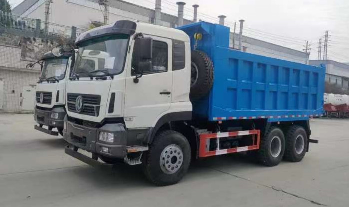 6x4 camion de décharge chargement 20-40 tonnes Dongfeng 10 pneus à gauche conduite cabine avec couchette