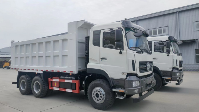 6x4 camion de décharge chargement 20-40 tonnes Dongfeng 10 pneus à gauche conduite cabine avec couchette