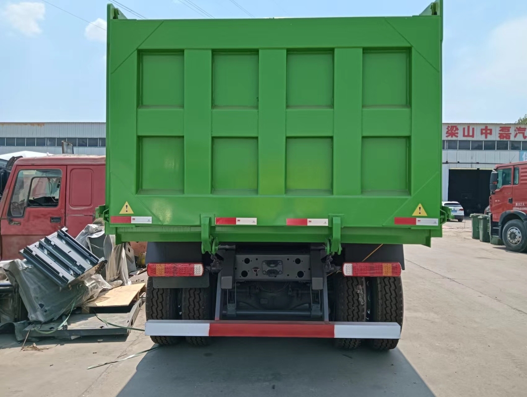 Camions-citernes d'occasion utilisés au Zimbabwe Sinotruk Howo Leaf Spring 30CBM Boîte à main droite