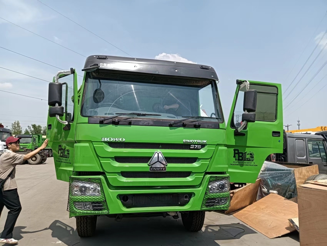 Camions-citernes d'occasion utilisés au Zimbabwe Sinotruk Howo Leaf Spring 30CBM Boîte à main droite