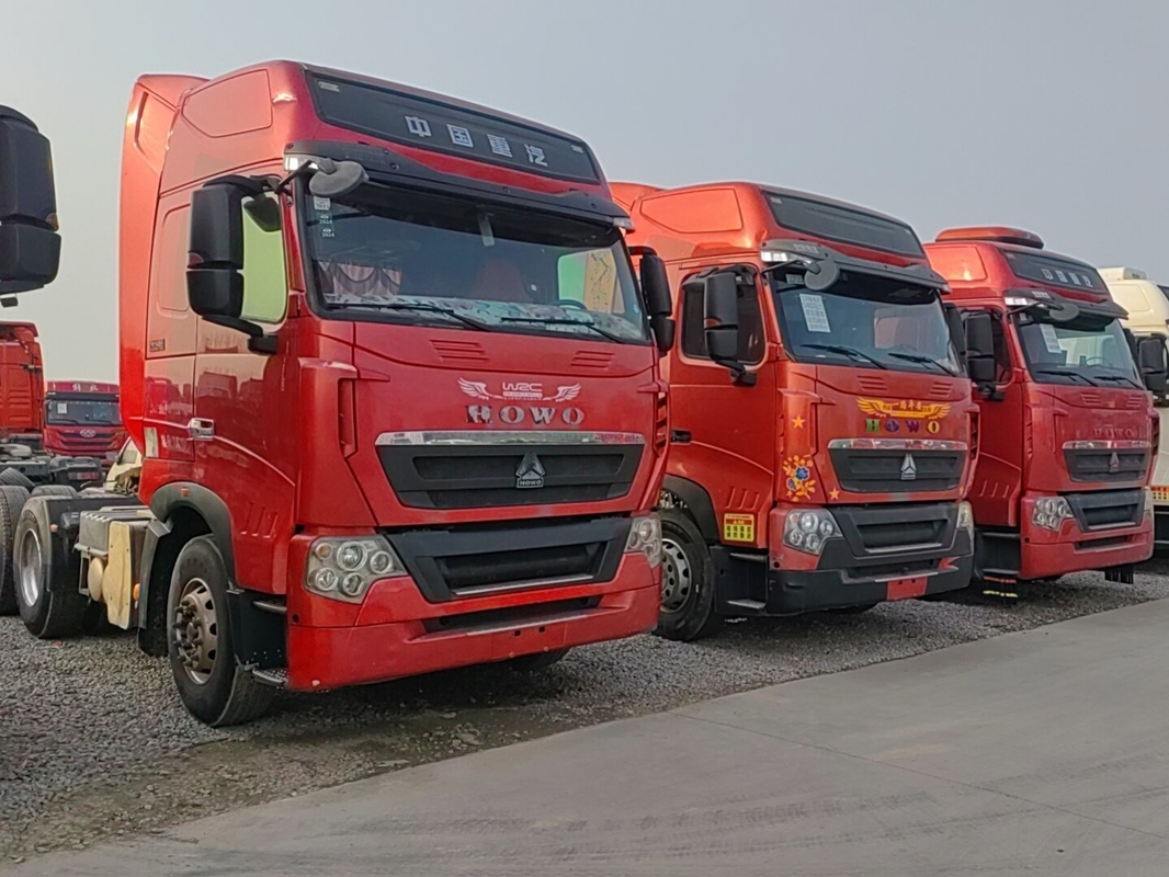 Howo Tracteur camion haut toit cabine Howo T7H tête de cheval remorque 50 tonnes Weichai 440 chevaux moteur puissant
