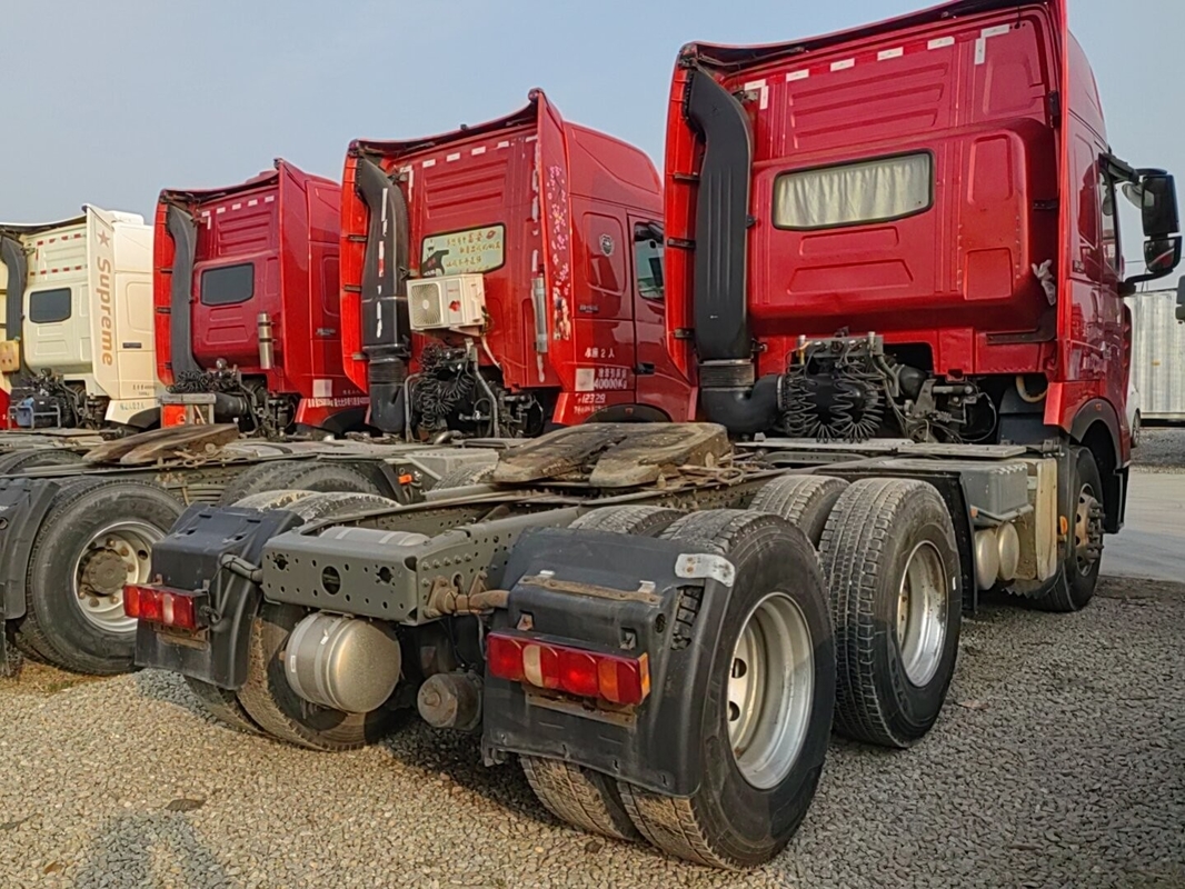 Howo Tracteur camion haut toit cabine Howo T7H tête de cheval remorque 50 tonnes Weichai 440 chevaux moteur puissant