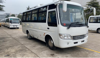 Minibus à droite 21 places Chine Coaster Bus Euro 3 Moteur diesel 3000cc Capacité NEW