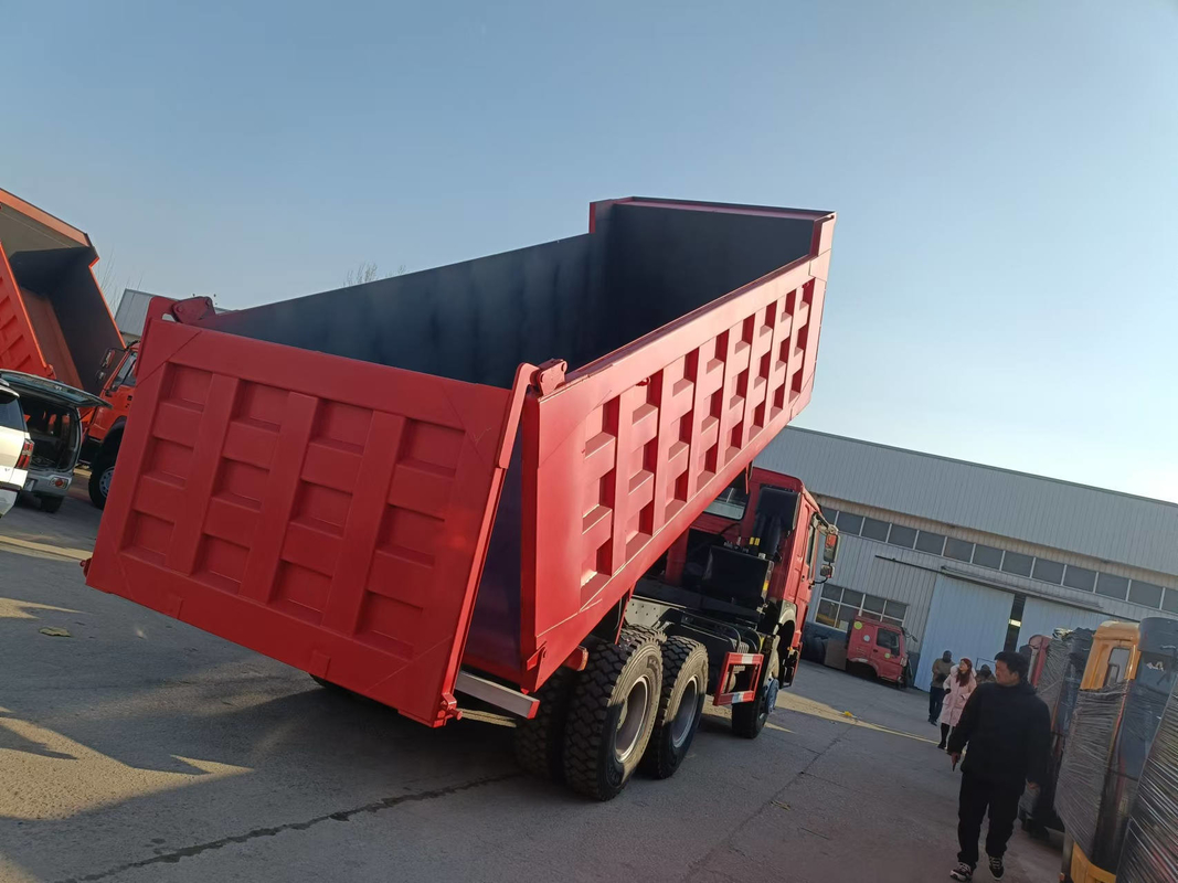 30 tonnes de camions de décharge 2024 Année Nouveau tireur en stock 371hp pompe mécanique travaux lourds