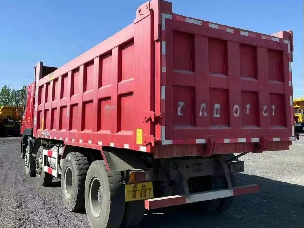 Chine camions d'occasion lourds SAIC Hongyan camion de décharge 8 × 4 Iveco technologie de camion à main gauche 390 ch