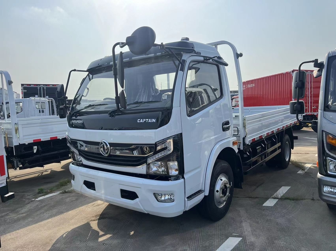 Camion de 5 tonnes Dongfeng Capitaine Petit camion à plat à droite