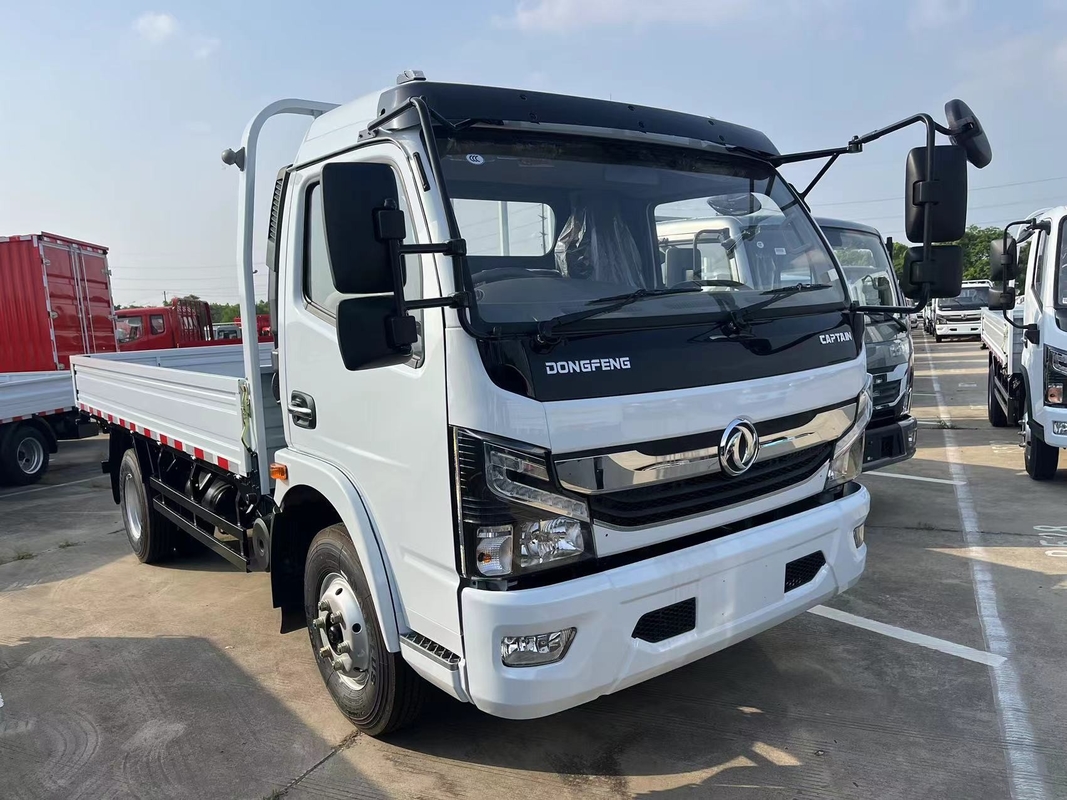 Camion de 5 tonnes Dongfeng Capitaine Petit camion à plat à droite