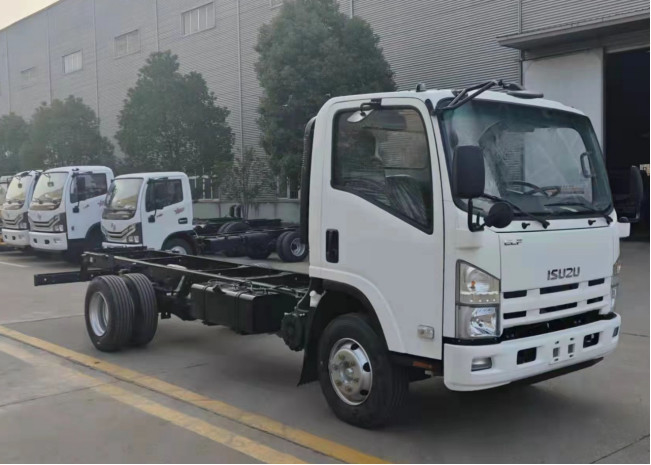 ISUZU Chassis de camion KV100 KV600 700P Modèle Nouveau camion à vendre Boîte personnalisée