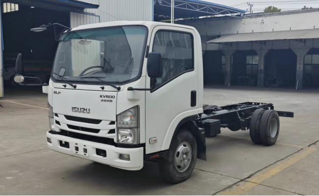 ISUZU Chassis de camion KV100 KV600 700P Modèle Nouveau camion à vendre Boîte personnalisée