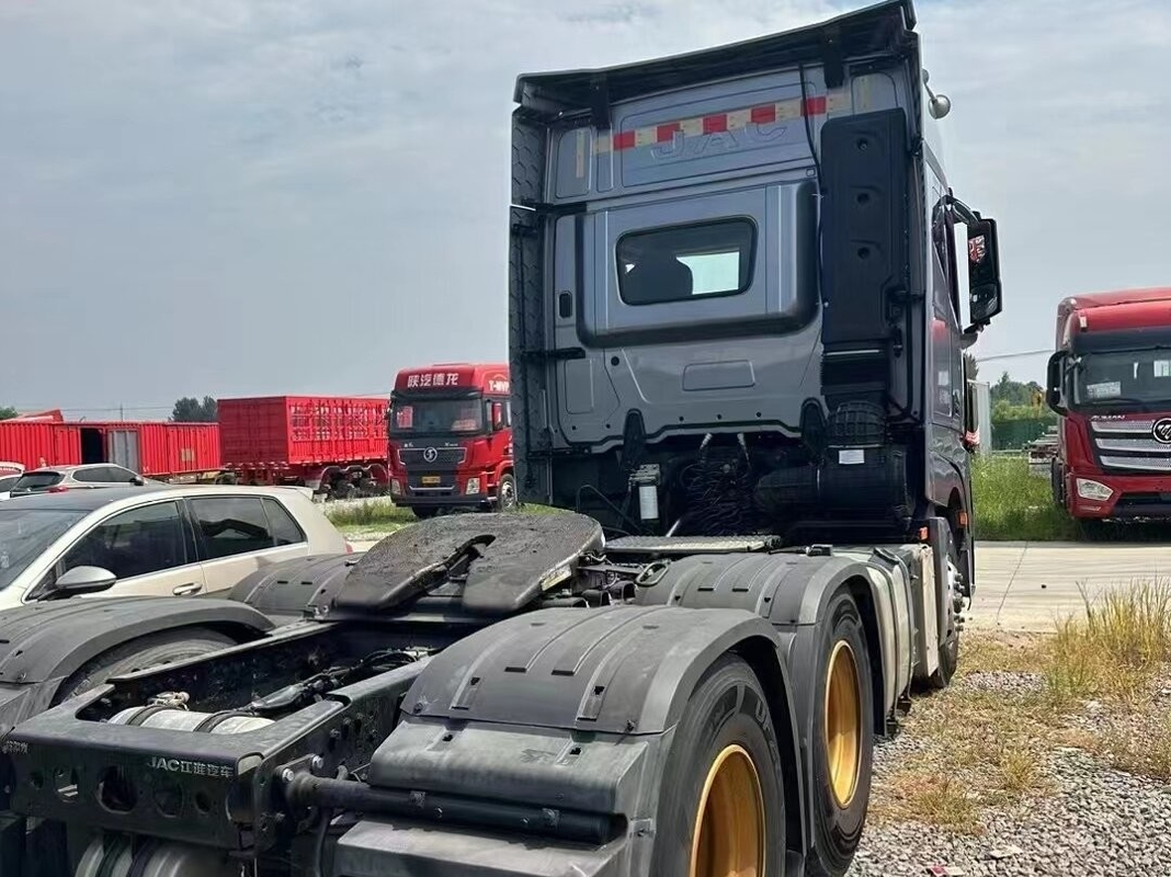 Camions à tête de tracteur lourd d'occasion pour JAC K7 Transmission ZF automatique 540 ch avec couchette 6*4
