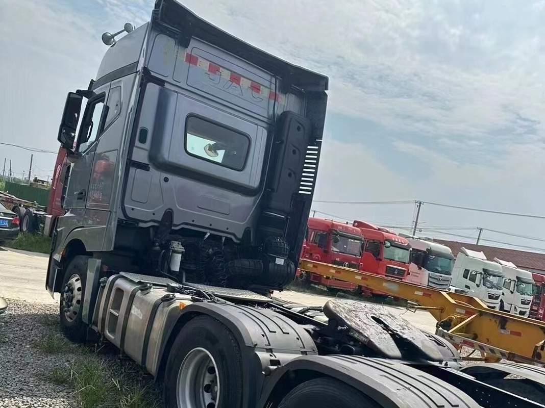 Camions à tête de tracteur lourd d'occasion pour JAC K7 Transmission ZF automatique 540 ch avec couchette 6*4