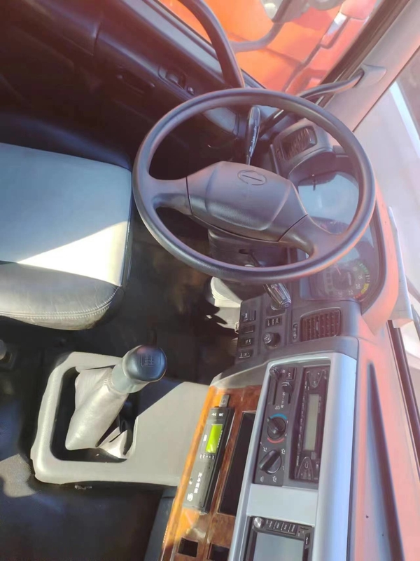 Tête de tracteur d'occasion pour l'Afrique Hino 700 feuille printemps haut toit cabine 6 * 4 camion lourd durable