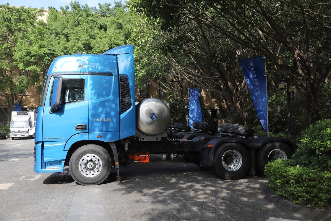 Tête de tracteur à bas prix utilisée Foton Horse 6*4 Mode de conduite 460 chevaux moteur Cummins GNL cabine haute toiture avec couchette