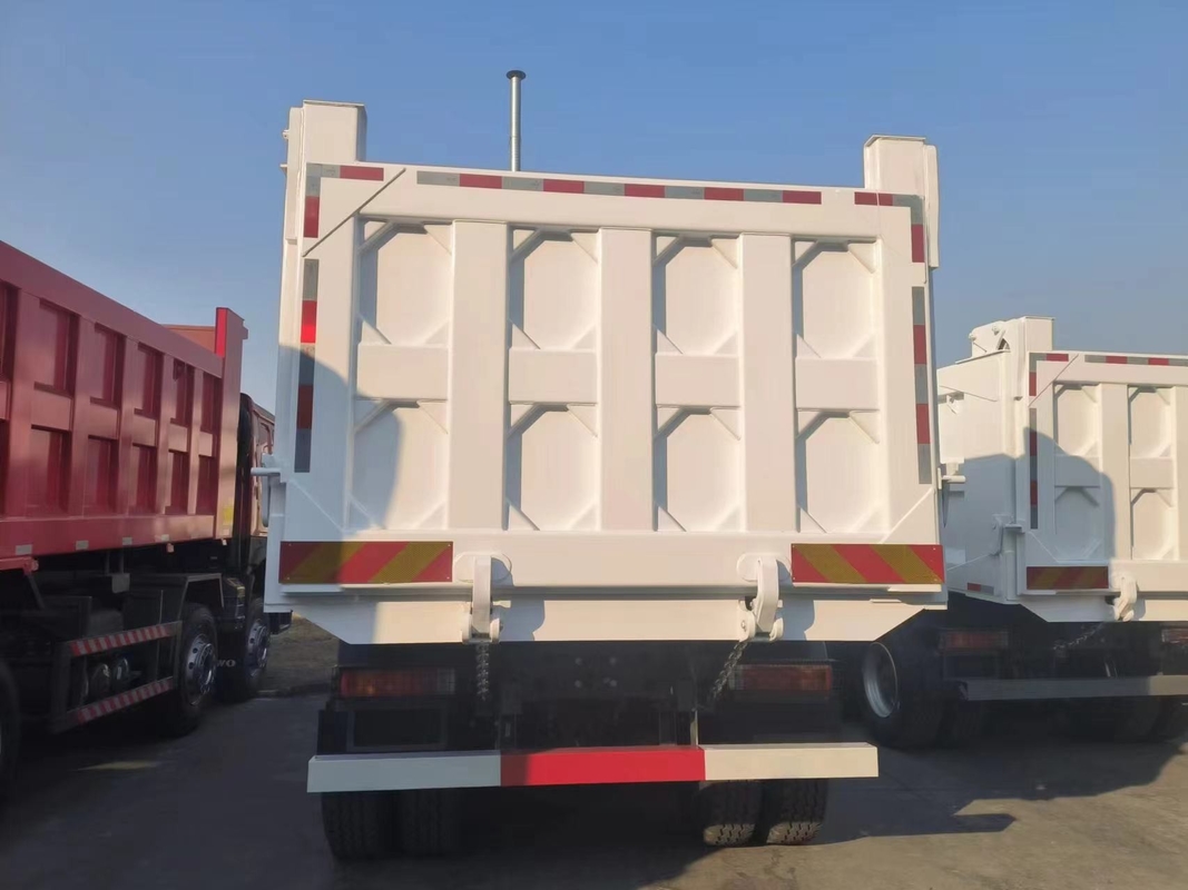 Nouveau camion à remontage à vendre Sinotruk Howo 371hp 6*4 mode de conduite 2025 Année Rhd camions à décharge lourds