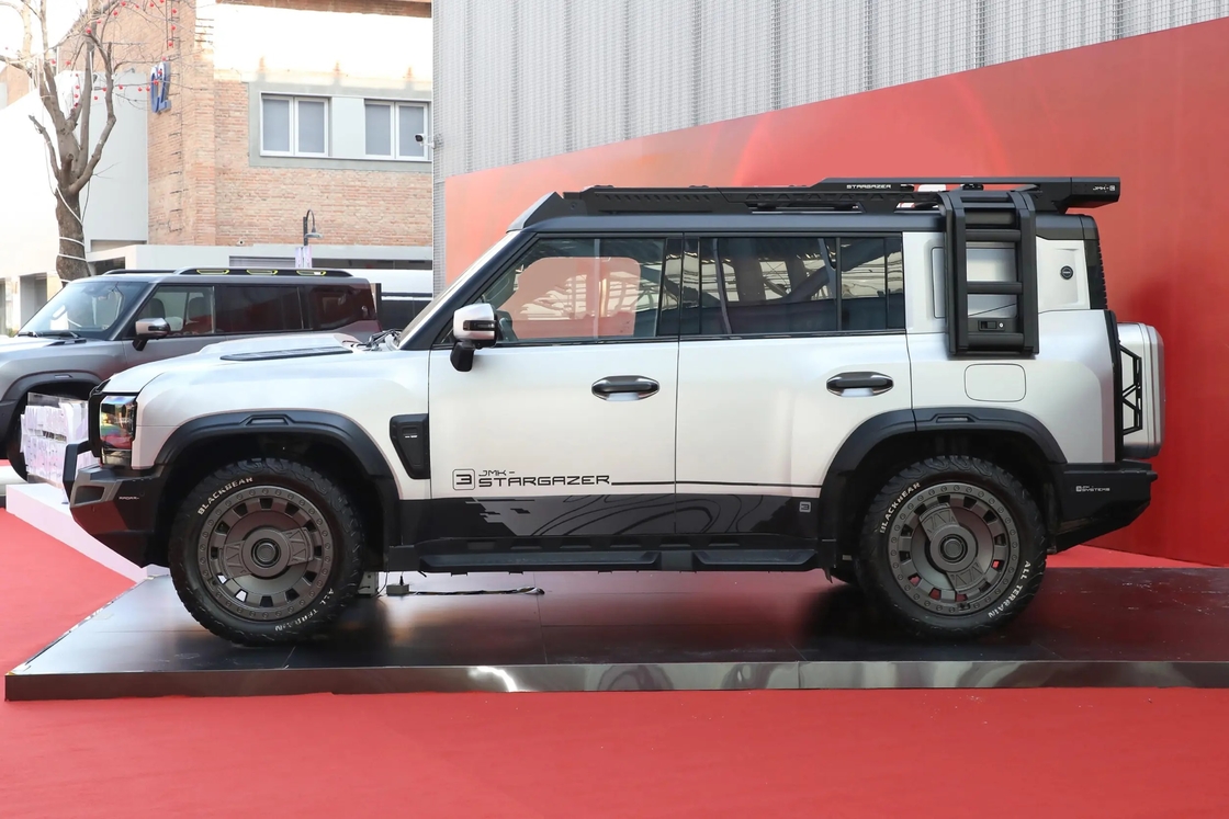 Nouvelle aile de dragon argentée 2024, voiture à essence 4x4, durable, puissante, voiture idéale avec couleur personnalisée
