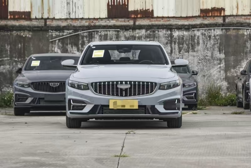 Nouveau SUV Geely 2025 Année 2 roues motrices Benzine Durable Puissant Voiture idéale Avec couleur personnalisée