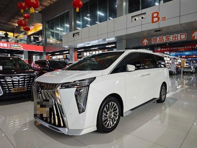 Affordable Trumpchi M8 2023 Grandmaster Série 2.0TGDI Ultimate Edition À vendre 2 roues de luxe pour usage familial