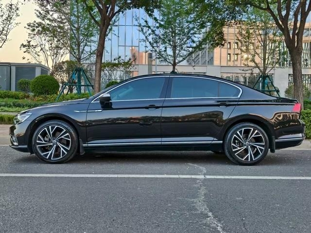 Prix abordable Utilisé 2021 Magotan 330TSI DSG 30e édition anniversaire pour une utilisation familiale