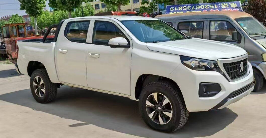 Peugeot Diesel 4x4 Volante à gauche Euro 5 Double Cabine Pour Exportation