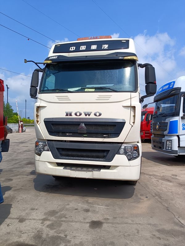 La tête de tracteur usée à vendre HOWO T7H 6*4 mode de conduite 440hp Meilleures marques de tracteurs chinois