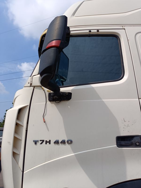 La tête de tracteur usée à vendre HOWO T7H 6*4 mode de conduite 440hp Meilleures marques de tracteurs chinois