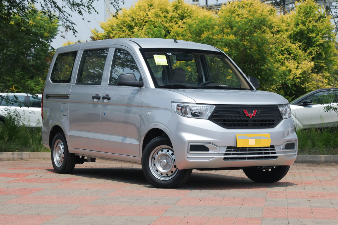 Minivan Wuling Hongguang V 2022 abordable, 1.2L, 76 ch, L4 Essence, 2RM, Euro 6, pour l'exportation, pour un usage familial