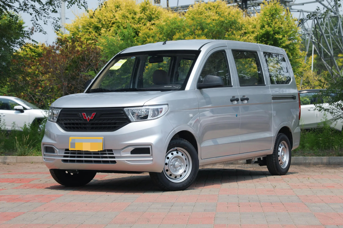 Minivan Wuling Hongguang V 2022 abordable, 1.2L, 76 ch, L4 Essence, 2RM, Euro 6, pour l'exportation, pour un usage familial
