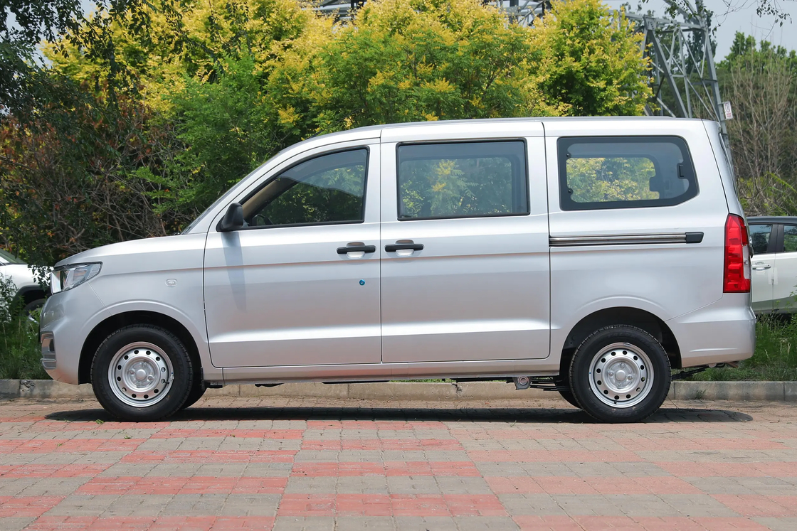 Minivan Wuling Hongguang V 2022 abordable, 1.2L, 76 ch, L4 Essence, 2RM, Euro 6, pour l'exportation, pour un usage familial