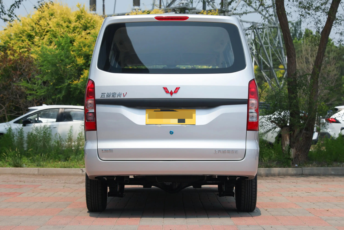 Minivan Wuling Hongguang V 2022 abordable, 1.2L, 76 ch, L4 Essence, 2RM, Euro 6, pour l'exportation, pour un usage familial