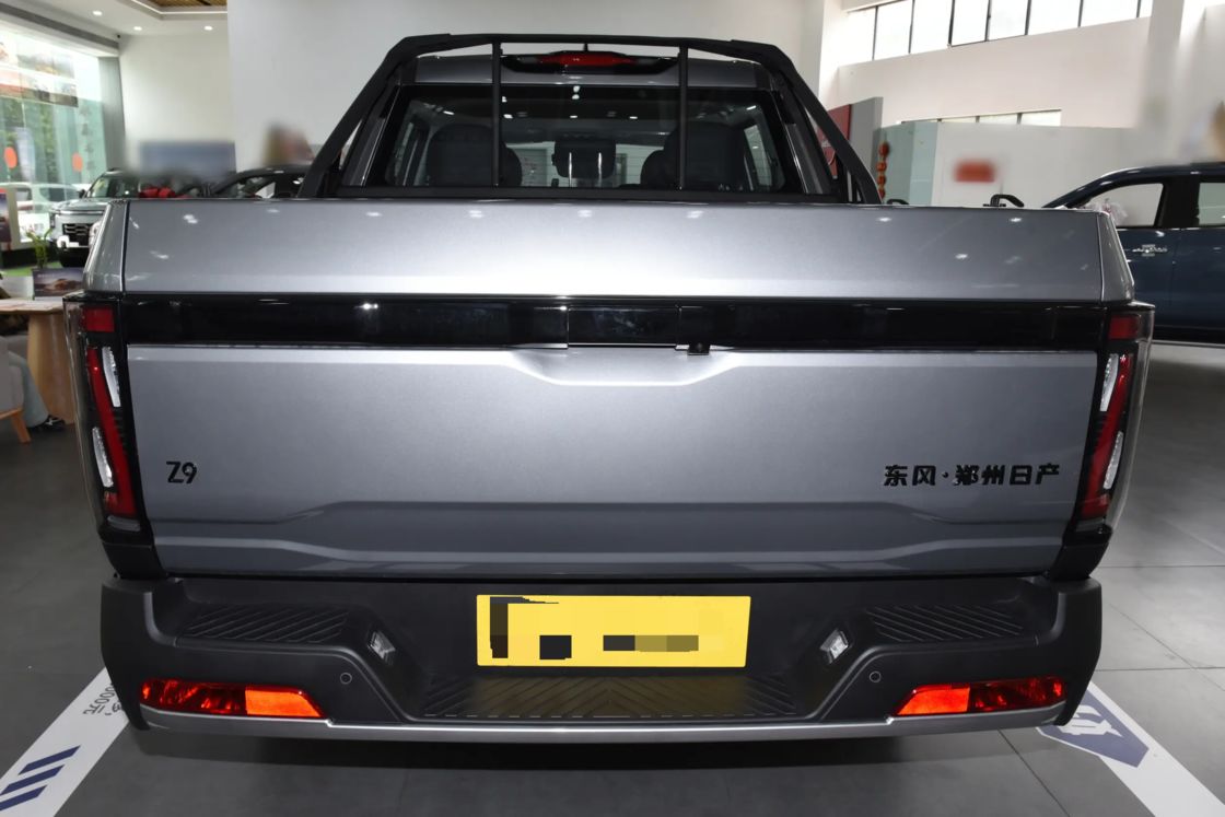 Petite camionnette Dongfeng Z9 économique 2025 2.3T 6MT diesel 2WD Euro 6 190hp Parfait pour l'exportation et les voyages en famille