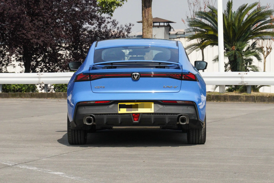 Affordable Nouveau Changan UNI-V 2025 troisième génération 1.5T 500Bar Premium Sports Edition Pour l'exportation pour un usage familial