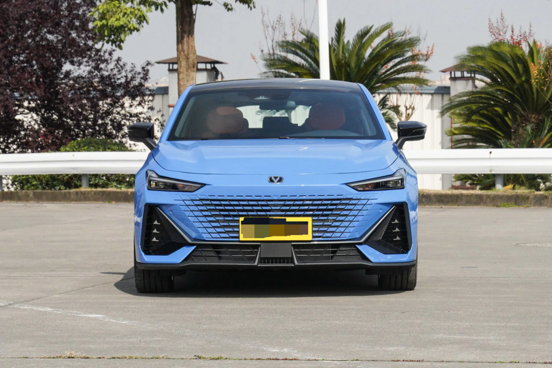 Affordable Nouveau Changan UNI-V 2025 troisième génération 1.5T 500Bar Premium Sports Edition Pour l'exportation pour un usage familial