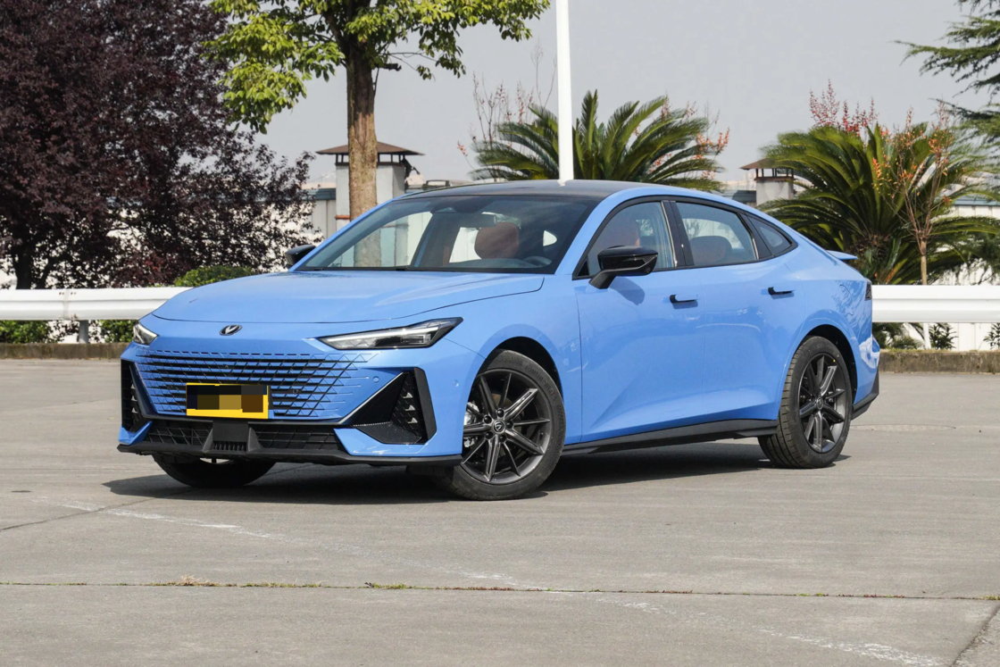 Affordable Nouveau Changan UNI-V 2025 troisième génération 1.5T 500Bar Premium Sports Edition Pour l'exportation pour un usage familial