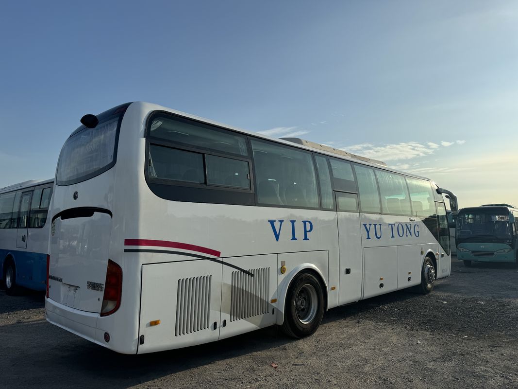 ZK6110 Yutong Bus de passagers d'occasion 2020 56 places 2 + 3 Aménagement Deux portes à la main gauche Bus de luxe