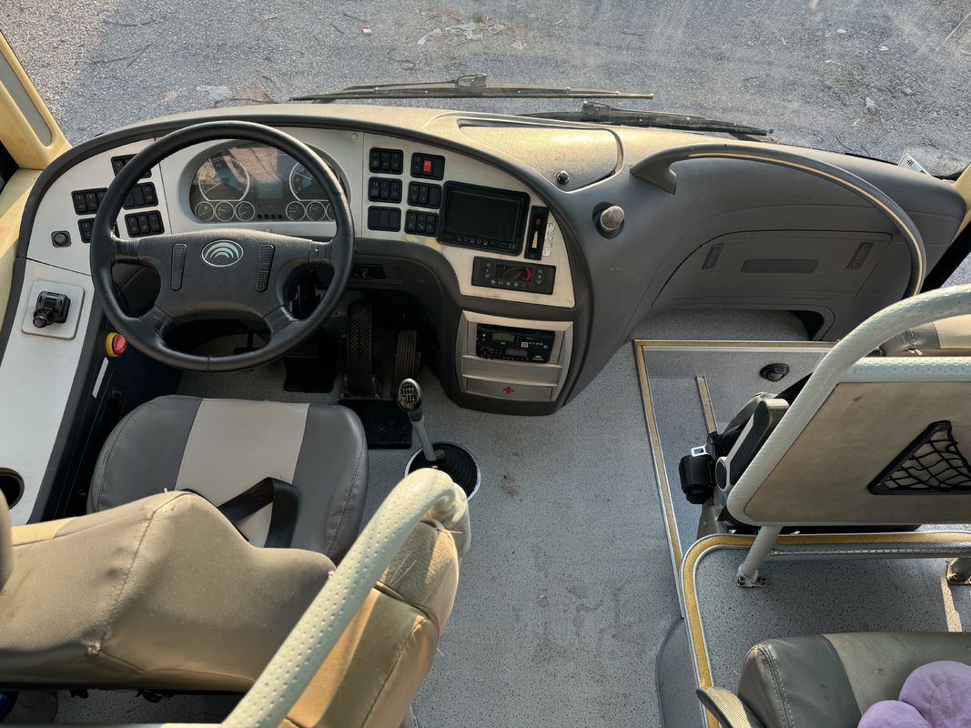 ZK6110 Yutong Bus de passagers d'occasion 2020 56 places 2 + 3 Aménagement Deux portes à la main gauche Bus de luxe