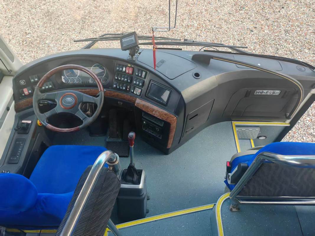 Used Yutong Bus 50 Seater Luxury Tour Commuter Airport School Church Bus RHD/LHD