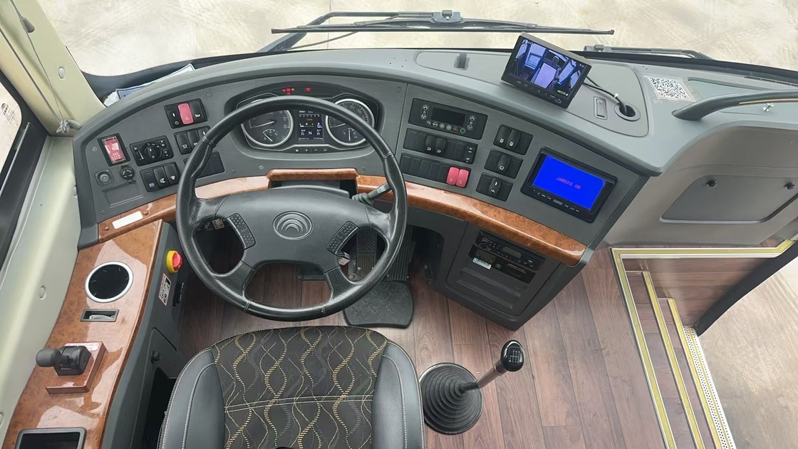 Autobus Yutong d'occasion 50 places Weichai Tour Diesel Aéroport Église Voyage scolaire Autobus interurbains