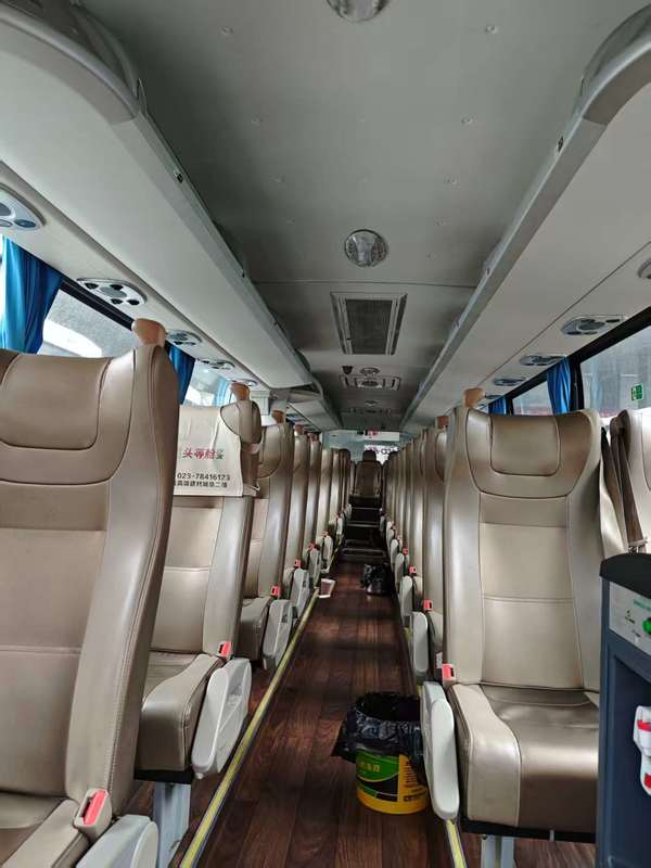 Autobus Yutong d'occasion 55 places ZK6122 Église de seconde main Intercity Aéroport École Transporteur Interurbain Autobus Weichai Moteur