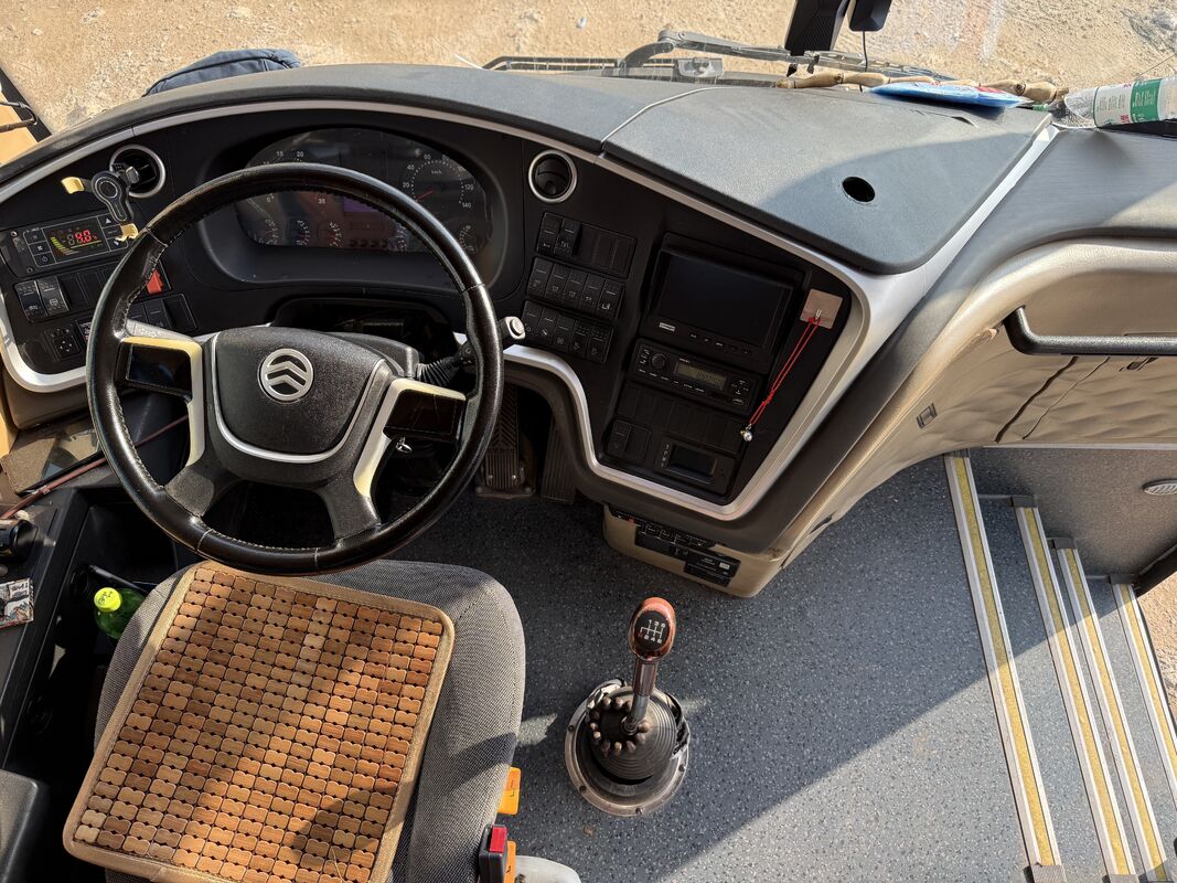 Autobus Kinglong Diesel d'occasion 50 places Luxe Suspension à lames Moteur Weichai Transport scolaire Navette