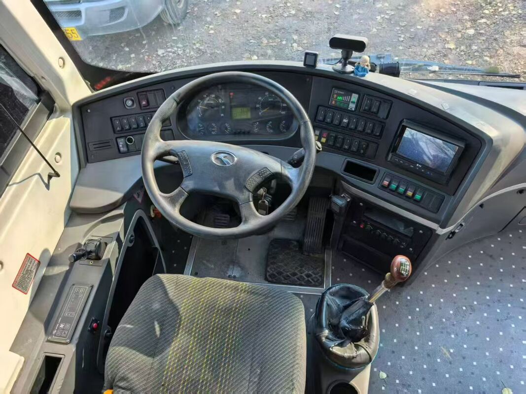 Autobus Kinglong d'occasion 39 places Luxe Leafspring Suspension Yuchai École du moteur Tour Coach interurbain