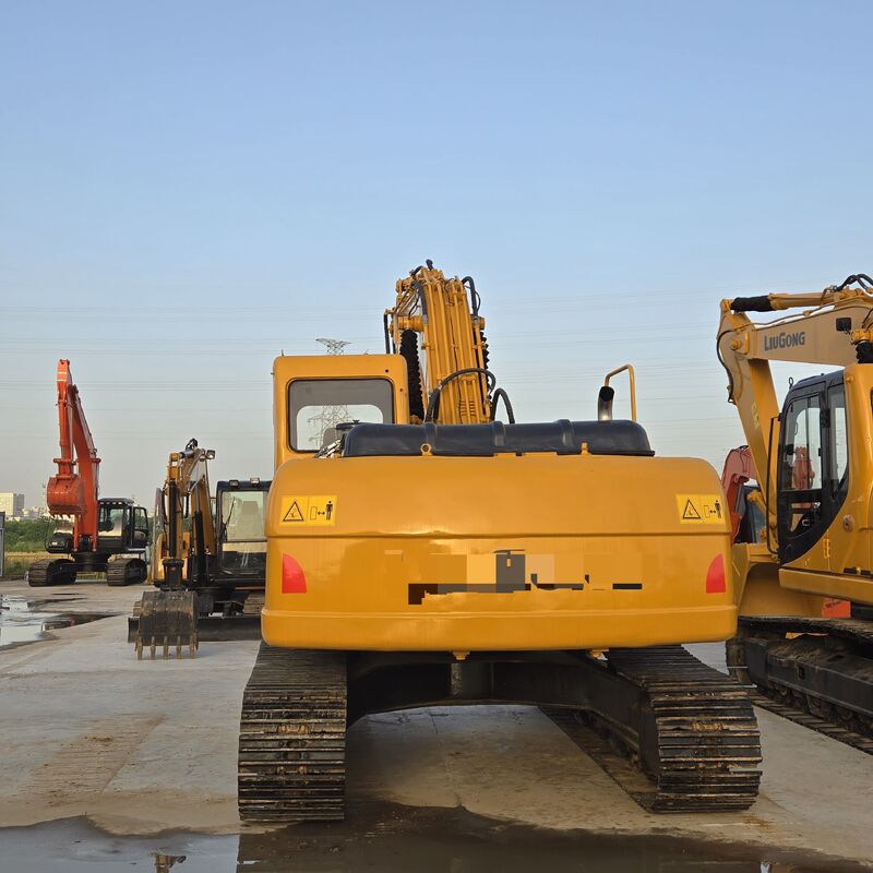 Excavateur à rails chinois marque 22T en excellent état capacité 1.1m3 puissance nominale 112kW pour la construction