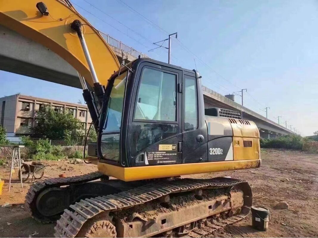 Excavatrice chenilles d'occasion marque chinoise 21,69T en excellent état capacité 1m³ puissance nominale 104kW pour la construction