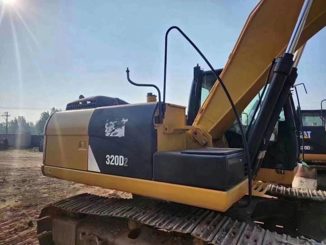 Excavatrice chenilles d'occasion marque chinoise 21,69T en excellent état capacité 1m³ puissance nominale 104kW pour la construction
