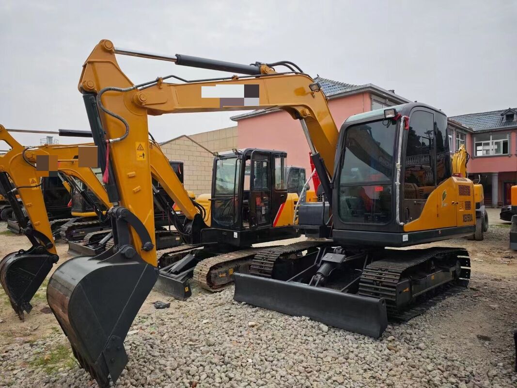 Excavatrice chenillée d'occasion marque chinoise 8,24 tonnes en excellent état capacité 0,3m³ puissance nominale 54,3kW pour la construction