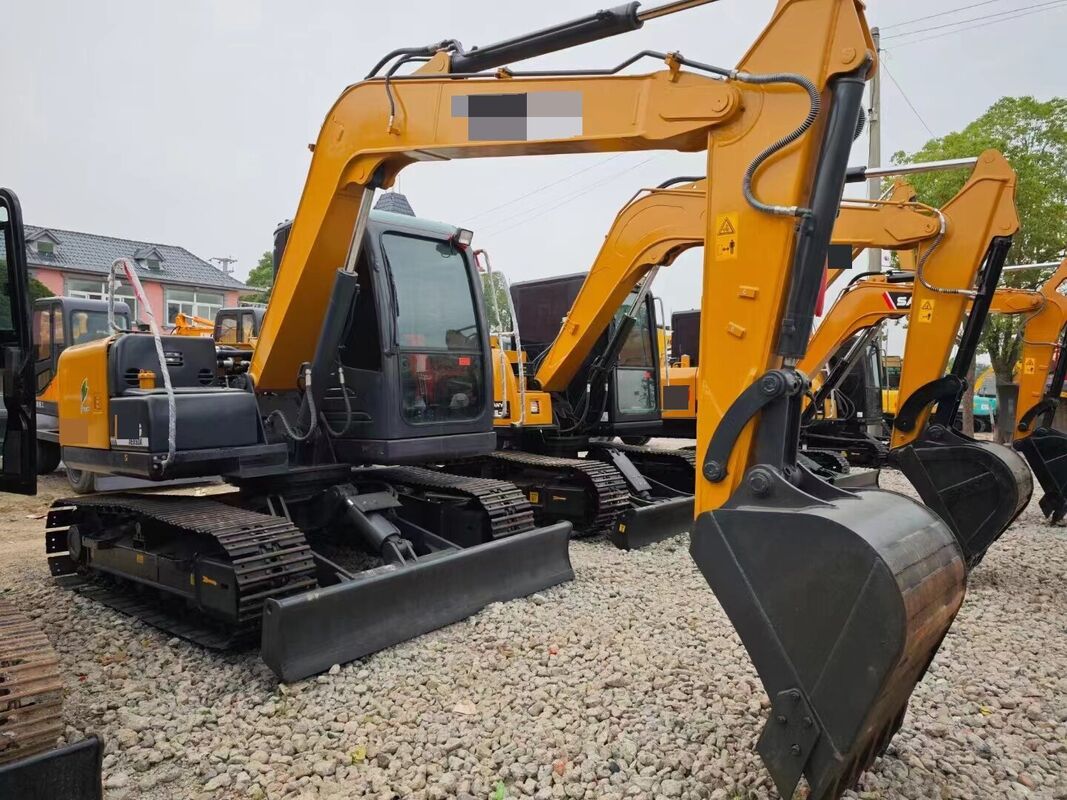 Excavatrice chenillée d'occasion marque chinoise 8,24 tonnes en excellent état capacité 0,3m³ puissance nominale 54,3kW pour la construction