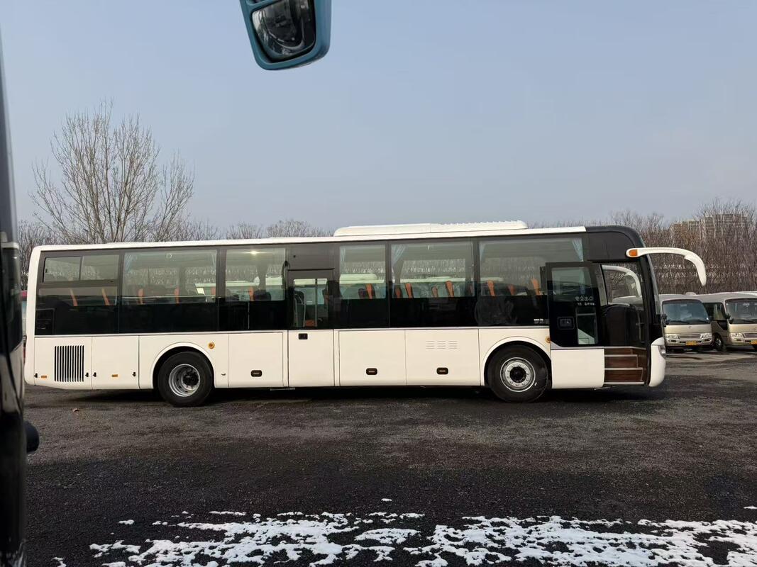 Autobus touristique d'occasion Yutong Zk6121 Yuchai 330 chevaux feuille printemps 67 sièges transport de luxe avec climatisation