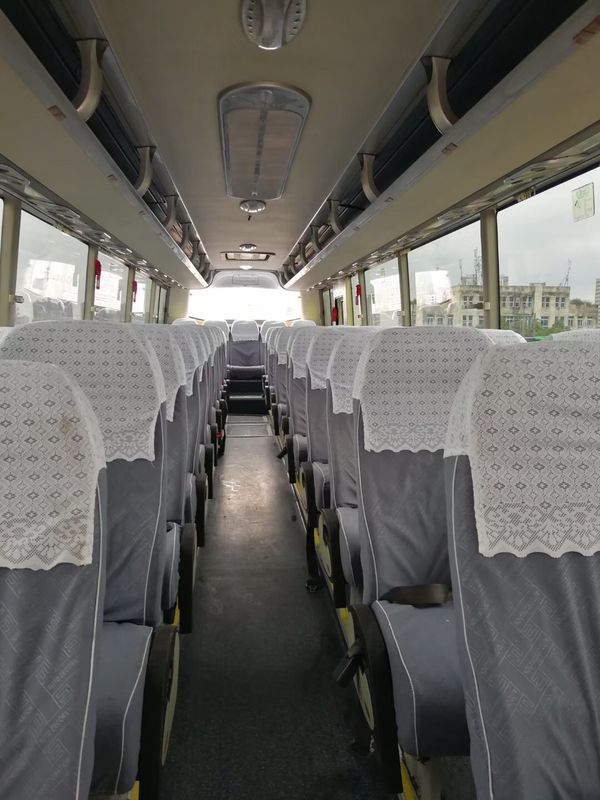 Kilomètrage du bus touristique utilisé par diesel 321032km de marque de Yutong avec l'excellente représentation