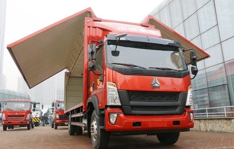 2012 boîte résistante du mode utilisée par an HOWO Brand Van Body Cargo d'entraînement des camions 4×2