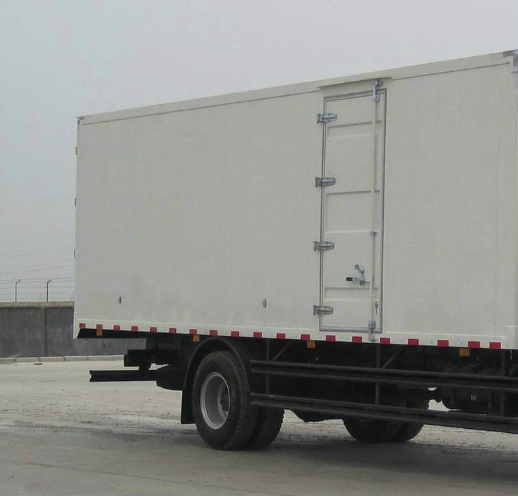 Le 2ème camion de main de Sinotruk Howo 2015 ans a fait le mode 9995x2498x3750mm d'entraînement de 160hp 4×2